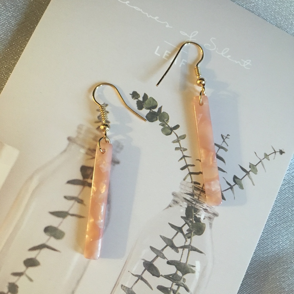 Blush Bar Acrylic Tortoise Shell Resin Earrings - Picture 5 of 6
